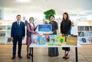 Party leader’s spouse presents Vietnamese bookcase to Helsinki Central Library Oodi